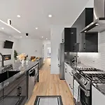 Urban Oasis: Modern Luxury Near Downtown *