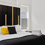 Urban Oasis: Modern Luxury Near Downtown