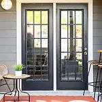 Apartment Stylish Downtown With Patio & Free Parking *