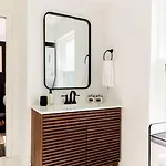 Apartment Stylish Downtown With Patio & Free Parking *