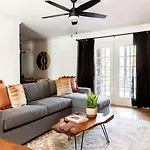 Stylish Downtown With Patio & Free Parking * Nashville