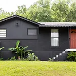 Holiday home Mid-century Modern Near Downtown With Free Parking *