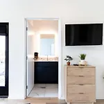 Apartment Luxury On The River 4 Beds 2.5 Bath, Walk To Downtown *