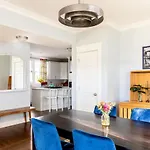 Holiday home Cheerful House Near Coffee Food & Fenced-in Yard *