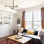 Cheerful House Near Coffee Food & Fenced-in Yard Holiday home *