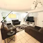 Apartment Lovely 2-bedroom W/balcony And Free Parking