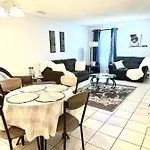 Lovely 2-Bedroom Condo W/Balcony And Free Parking