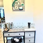 Lovely 2-Bedroom Condo W/Balcony And Free Parking