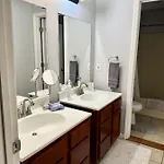 Lovely 2-bedroom W/balcony And Free Parking * Nashville