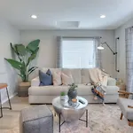 Walk To Broadway Riverfront With Pool Apartment