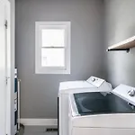 Holiday home Modern Boho Family House Near Shops In East
