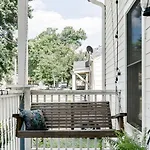 Holiday home Modern Boho Family House Near Shops In East