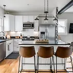 Modern Boho Family House Near Shops In East Holiday home