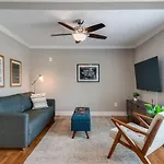 New With 2 King Beds Walk To Bars Apartment
