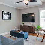 New With 2 King Beds Walk To Bars