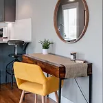 New With 2 King Beds Walk To Bars Apartment Nashville