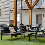 Cozysuites Music Row Stunning 2Br -Free Parking 35