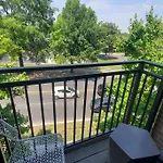 Music Row W Free Parking Apartment *
