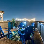 Blue Horizon - Rooftop Hot Tub - Designer Home