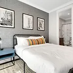 Lux Retreat 12 Beds Games Bar Holiday home Nashville