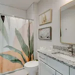 East Nash Double - 26 Beds Fast * Nashville
