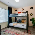 Apartment New 4 Bedroom Near Dt Walk To Restaurants