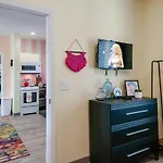New 4 Bedroom Near Dt Walk To Restaurants Apartment *