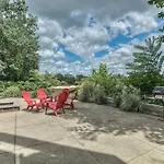 Walk To Broadway Riverfront With Pool