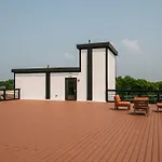New With 2 King Beds Walk To Bars Apartment *