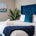 Apartment New With 2 King Beds Walk To Bars *