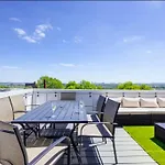 Holiday home Luxury Four-story With Rooftop Views, 10min To Downtown! Sleeps 12! Nashville