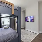 Luxury Four-story With Rooftop Views, 10min To Downtown! Sleeps 12!