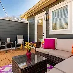 Disco Dollhouse - East + 2 8 Mi Downtown Holiday home