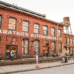 Stylish Home With Parking, Patio, Mins To Downtown, Sleeps 10 In 3 Bedrooms, Soaking Tub, Sunlit Living Spaces, Dog Friendly, Near Downtown, Farmers Market & Bicentennial Park, Close To Distilleries & Attractions, 24 Hr Hospitality