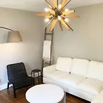 Hangout House Play, Work, And Visit