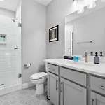 5 Mins To Dt ~gameroom ~ Balcony~sleeps 10~karaoke Holiday home Nashville