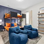 Holiday home 5 Mins To Dt ~gameroom ~ Balcony~sleeps 10~karaoke Nashville