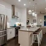 6 Bedroom Gulch Homes, Garages, Rooftops, Walk To Gulch 10 Mins To Broadway, 24 Hour Hospitality Team, Perfect For Groups *