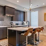 Stylish 4bed Retreat With Rooftop, Garage, Peloton, Sleeps 12, Fire Table, Gourmet Kitchen, Cozy Living Space, Dedicated Parking, Near Distilleries, Marathon Village And Nightlife, Chic Skyline Views, 24 Hour Hospitality Holiday home Nashville