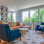 Stylish 4bed Retreat With Rooftop, Garage, Peloton, Sleeps 12, Fire Table, Gourmet Kitchen, Cozy Living Space, Dedicated Parking, Near Distilleries, Marathon Village And Nightlife, Chic Skyline Views, 24 Hour Hospitality *