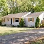 Holiday home 1-story Home, Fenced Yard, Grill, Firepit, Parking, Sleeps 10, Pet-friendly, Smart Tvs, 10 Mins To Nissan Stadium & Five Points, Cozy Bedrooms, Outdoor Fun, Perfect For Families & Groups
