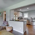 1-story Home, Fenced Yard, Grill, Firepit, Parking, Sleeps 10, Pet-friendly, Smart Tvs, 10 Mins To Nissan Stadium & Five Points, Cozy Bedrooms, Outdoor Fun, Perfect For Families & Groups *