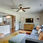 1-story Home, Fenced Yard, Grill, Firepit, Parking, Sleeps 10, Pet-friendly, Smart Tvs, 10 Mins To Nissan Stadium & Five Points, Cozy Bedrooms, Outdoor Fun, Perfect For Families & Groups Holiday home *