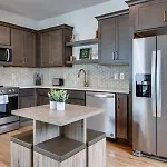 Modern East Retreat, Walk To Local Faves, Cozy Living Space, Smart Tvs & Fast Wifi, Full Kitchen, Garage & Workspace, Steps To Mas Tacos & Rosepepper, 10 Min To Broadway & Nissan Stadium, 24 Hr Hospitality