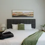 Cozy & Central 2Br Suite With Optional Parking Near Vanderbilt, Gulch & Honky Tonk Highway