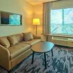 Fairfield Inn & Suites By Marriott Nashville Airport