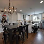Weho Home, Geodis Park, Mini-golf, Arcade, 10min To Downtown! Sleeps 10!