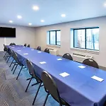 La Quinta Inn & Suites by Wyndham Nashville Airport