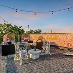 Holiday home Dolly's Big House - 18 Beds Skydeck Views