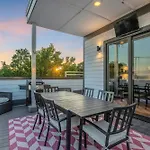 Holiday home Dolly's Big House - 18 Beds Skydeck Views
